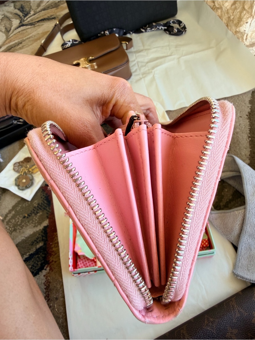 Gucci GG Long Zippy Wallet - Picture 6 of 12